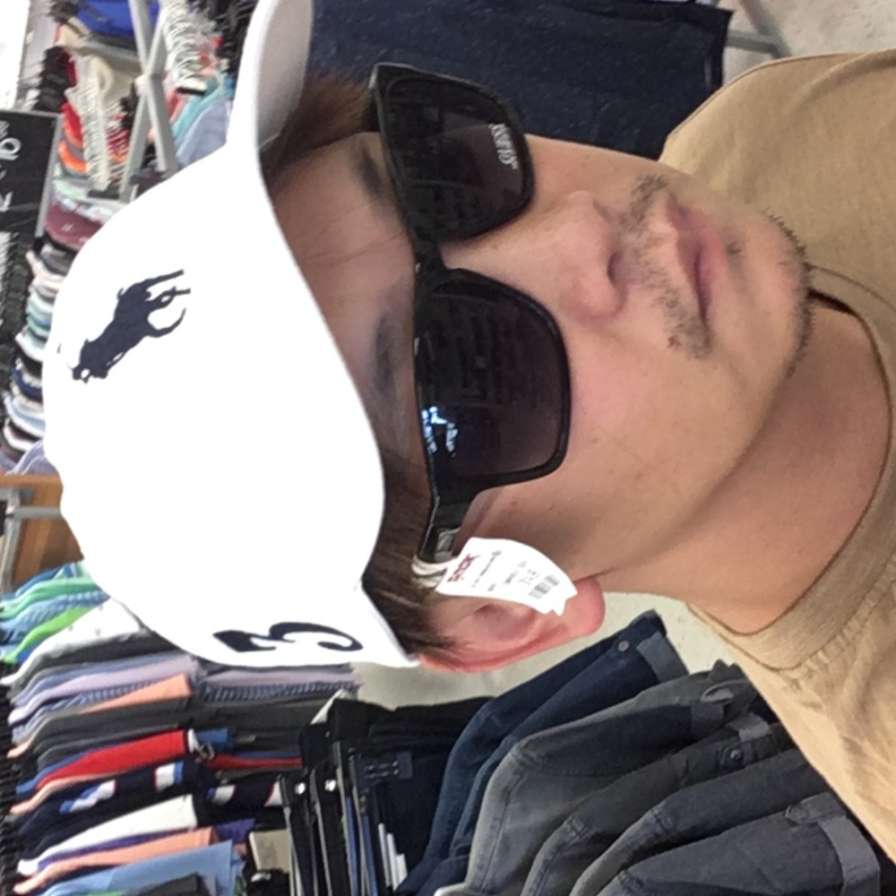 Meet your Posher, Dennis